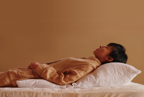 画像 傾斜寝枕.jpg