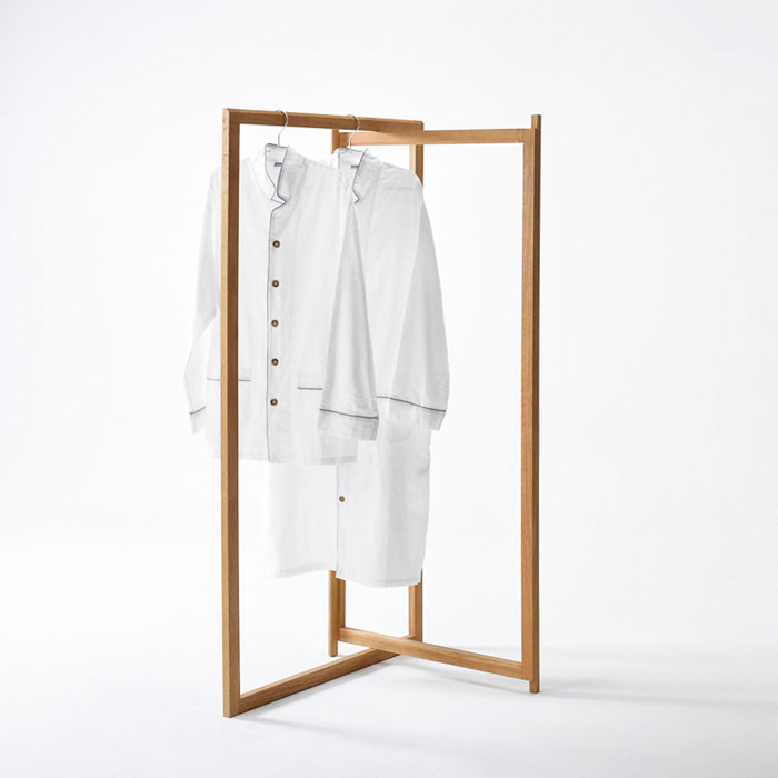 生まれながらの木工職人が作る「家具」の販売をスタート