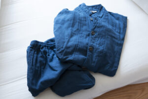 100年の歩みと、200年の染の伝統が紡ぐ1着「染司よしおかｘ京和晒綿紗」