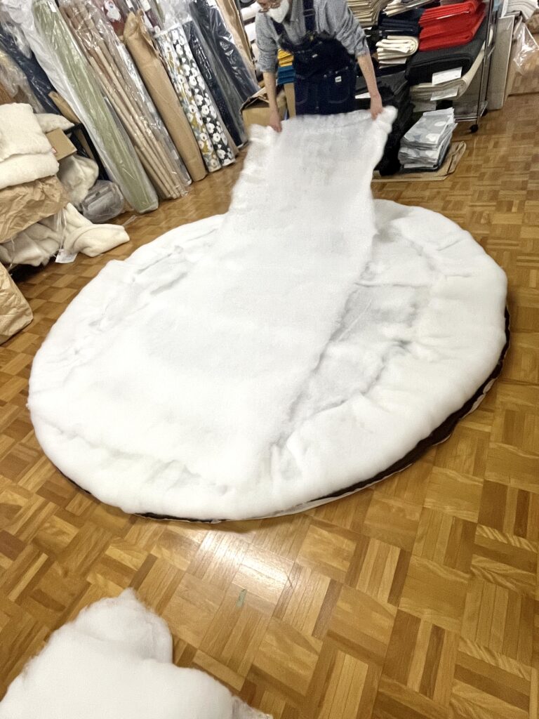 今日の製造課　土俵の真ん中で相撲をとる